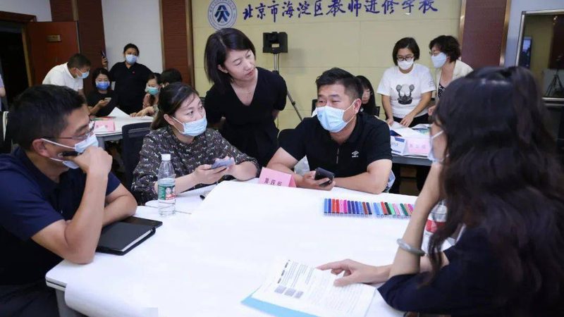 在选择专升本专业时，考生们应关注以下几点：